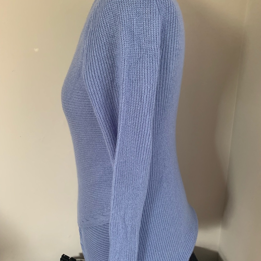Sweater Baby Blue Medium. Like New - Picture 3 of 4